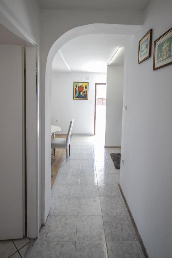 Apartment Tosca With Parking Ровин Екстериор снимка