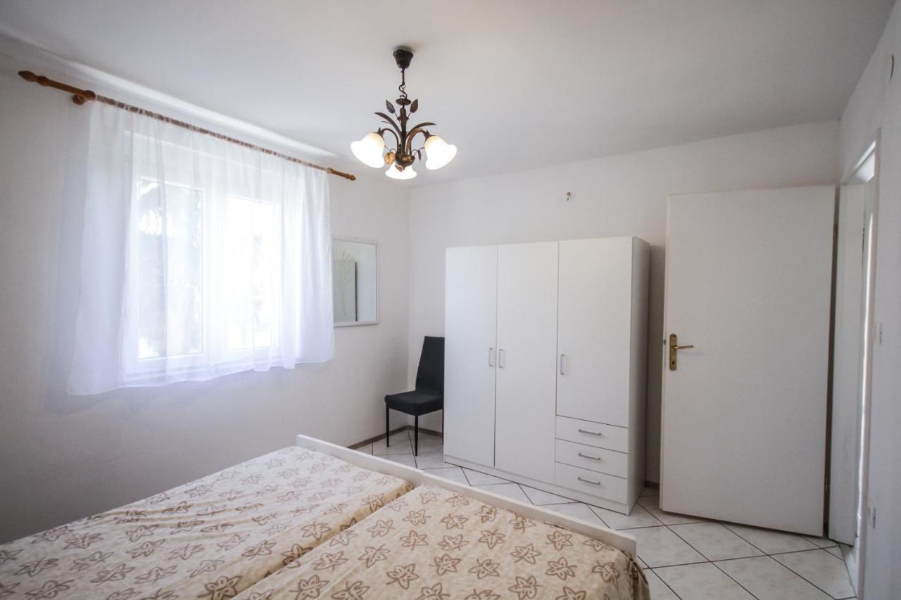 Apartment Tosca With Parking Ровин Екстериор снимка
