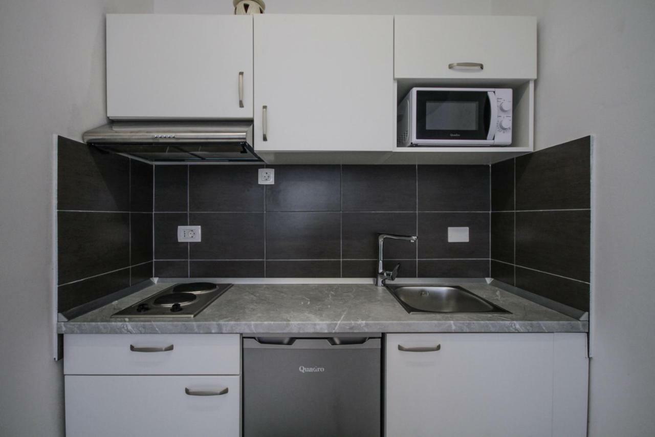 Apartment Tosca With Parking Ровин Екстериор снимка