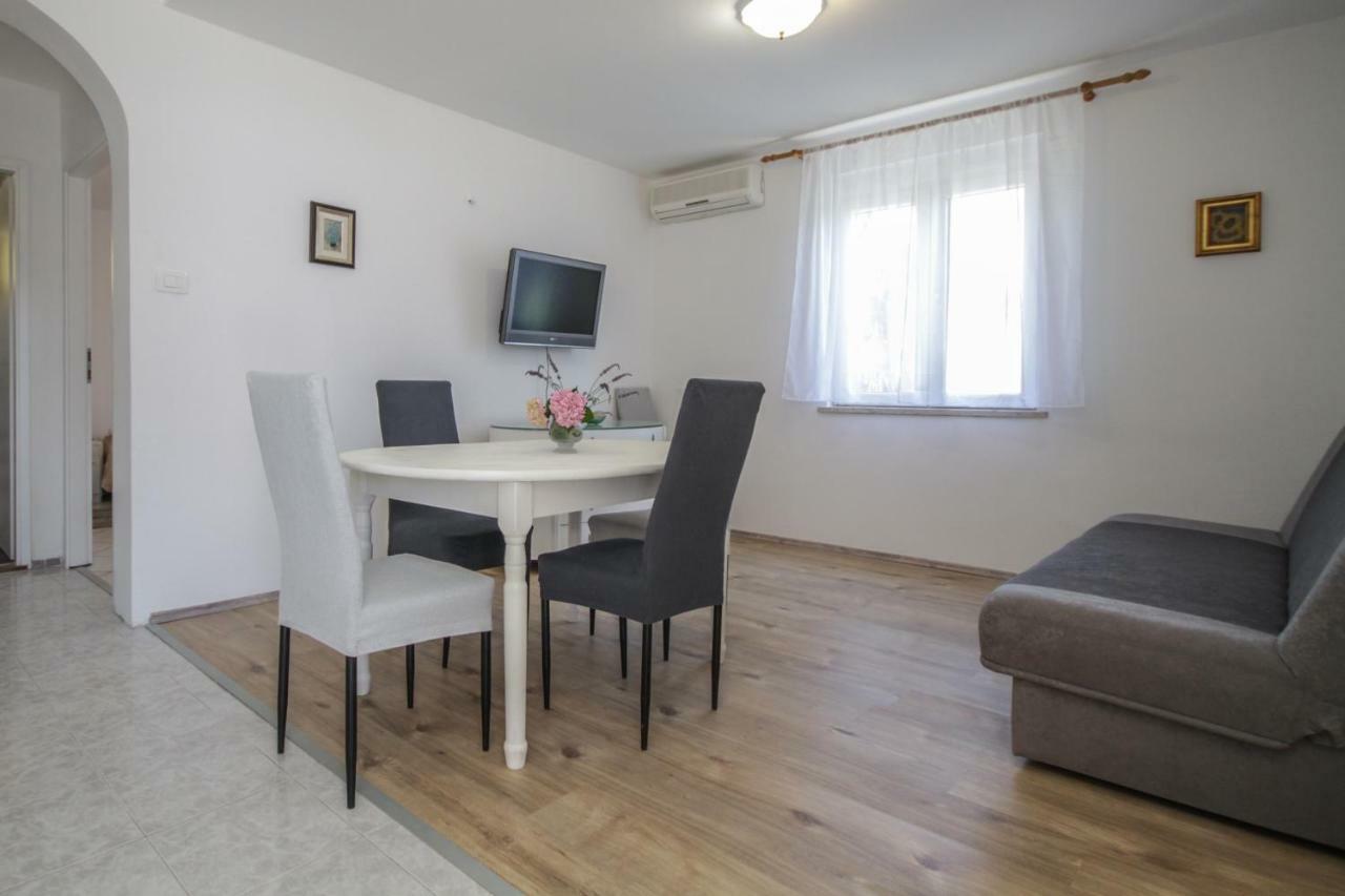 Apartment Tosca With Parking Ровин Екстериор снимка