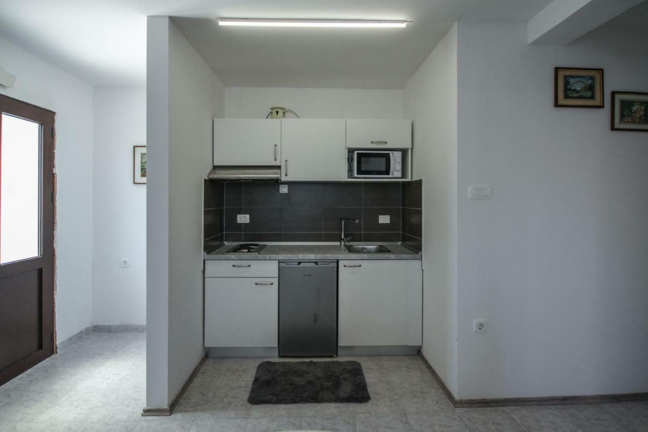 Apartment Tosca With Parking Ровин Екстериор снимка