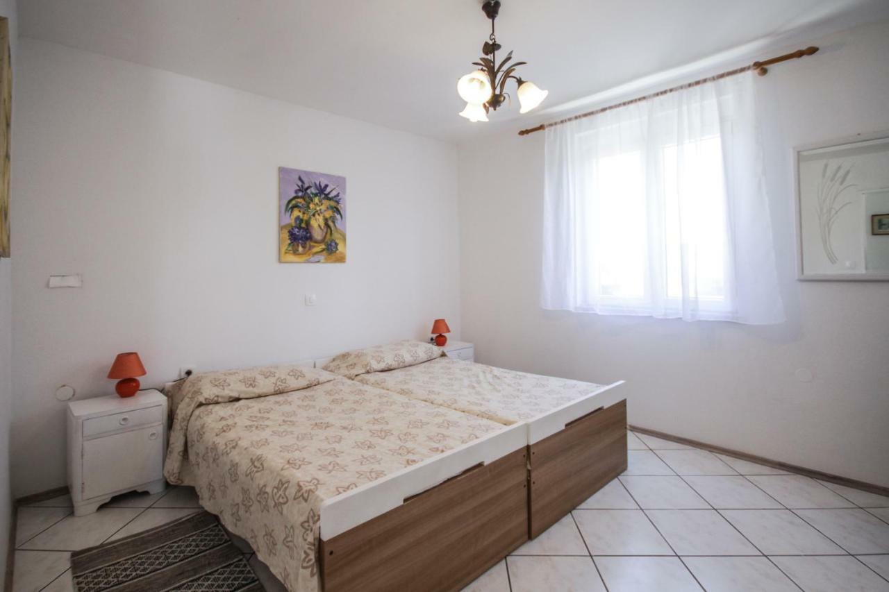 Apartment Tosca With Parking Ровин Екстериор снимка
